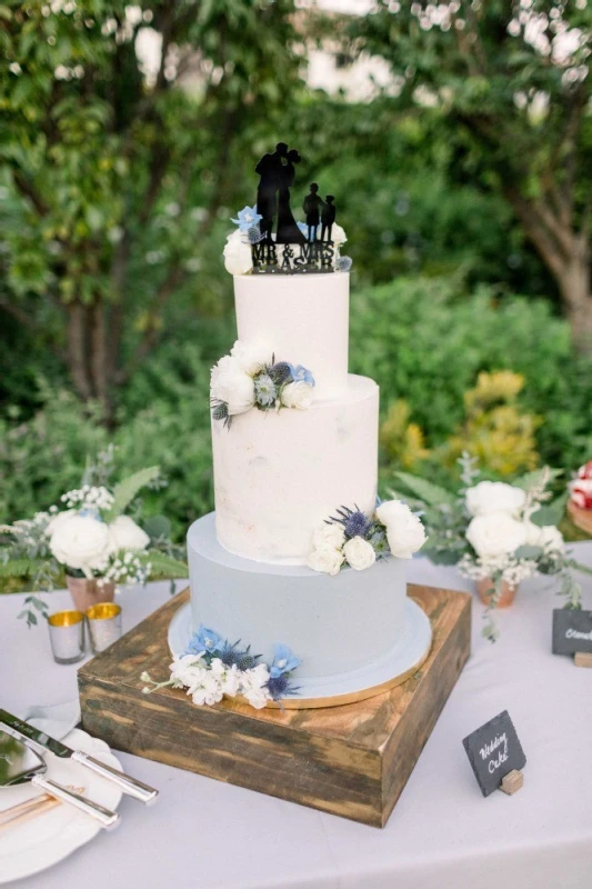 An Outdoor Wedding for Theresa and Gordon