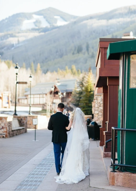 A Classic Wedding for Vanessa and Sean