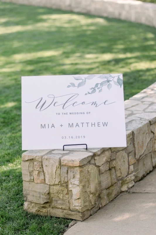 A Classic Wedding for Mia and Matthew