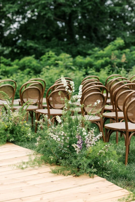 A Wildflower Wedding Where the Hillside Picked the Palette