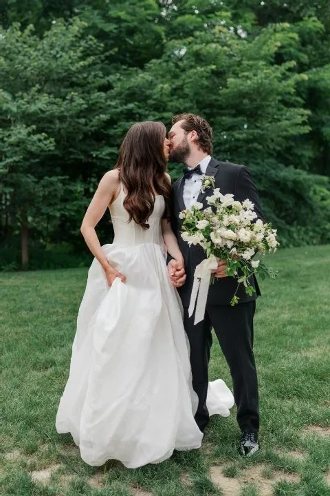 A Wildflower Wedding Where the Hillside Picked the Palette