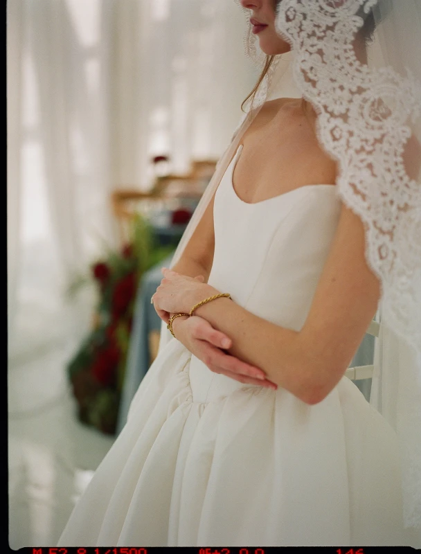 A Wedding Editorial That Colored Outside the Lattice