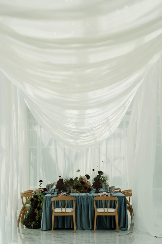 A Wedding Editorial That Colored Outside the Lattice