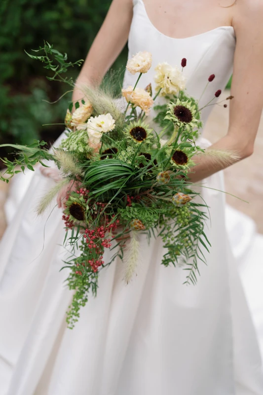 A Wedding Editorial That Colored Outside the Lattice