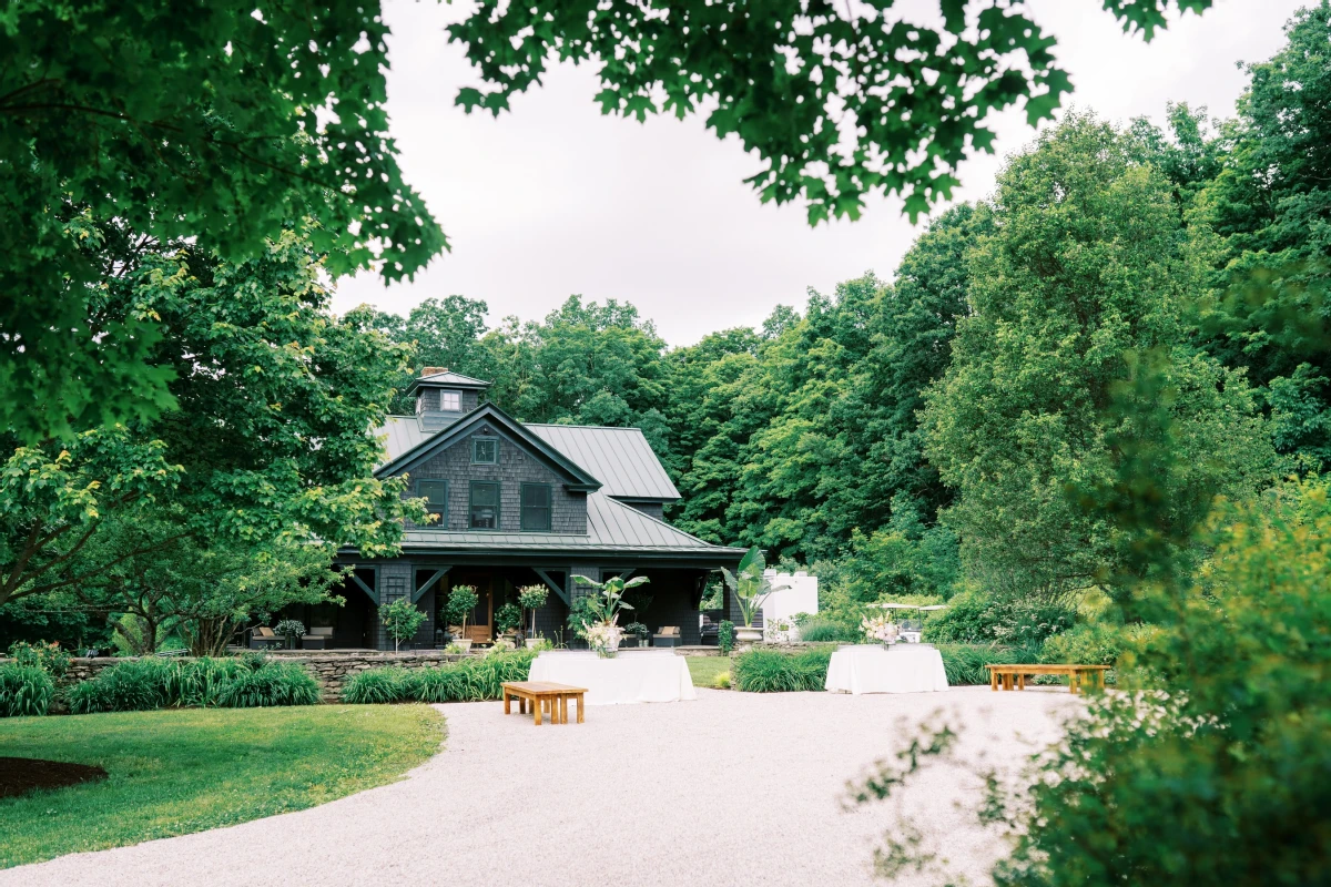 An Outdoor Wedding for Elizabeth and Danny