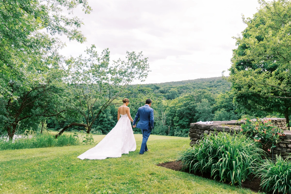 An Outdoor Wedding for Elizabeth and Danny