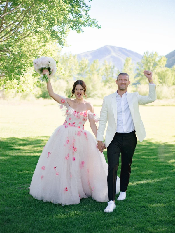 An Outdoor Wedding for Elle and Logan