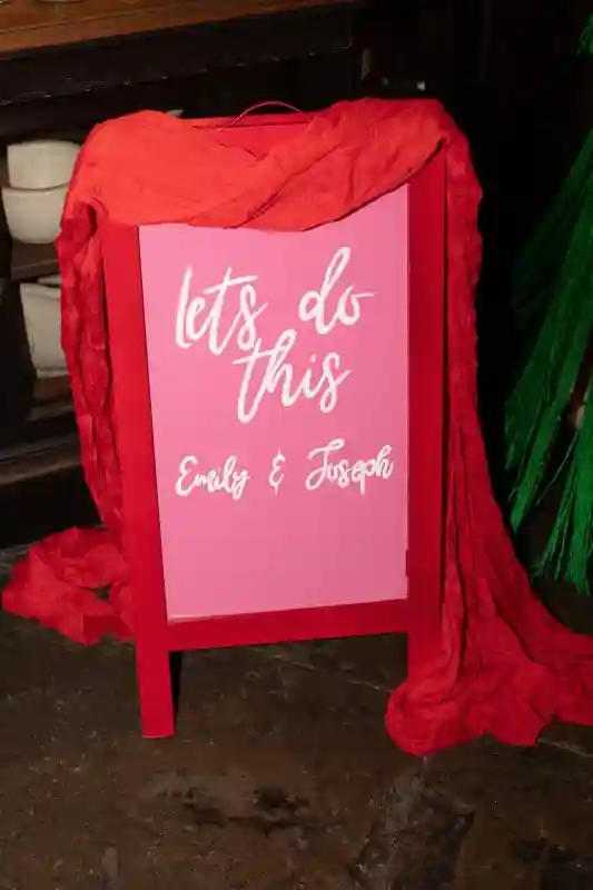 A Retro-Glam Wedding for Emily and Joe