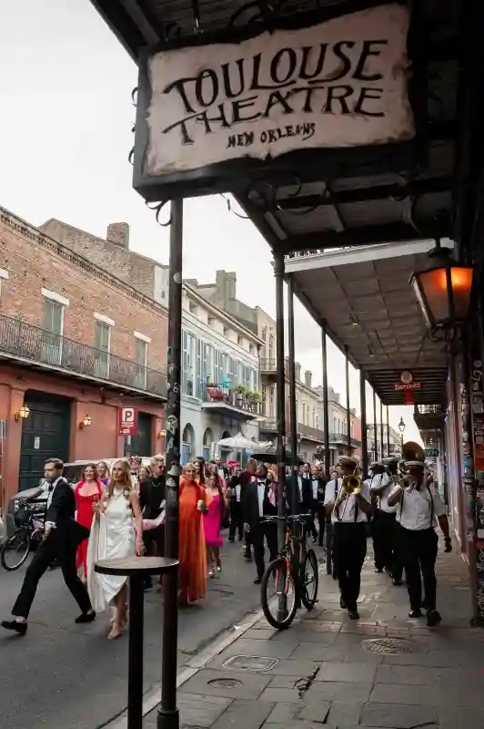 A Retro-Glam Wedding for Emily and Joe