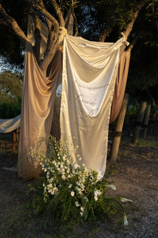 A Vineyard Wedding That Basked in the Glow of Honeyed Stone