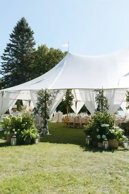 A Classic Wedding for Emma and Kyle