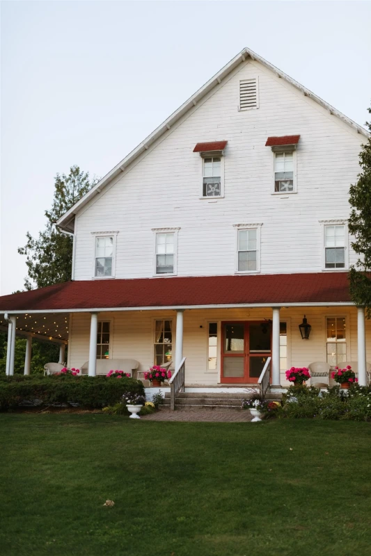 A Classic Wedding for Emma and Kyle