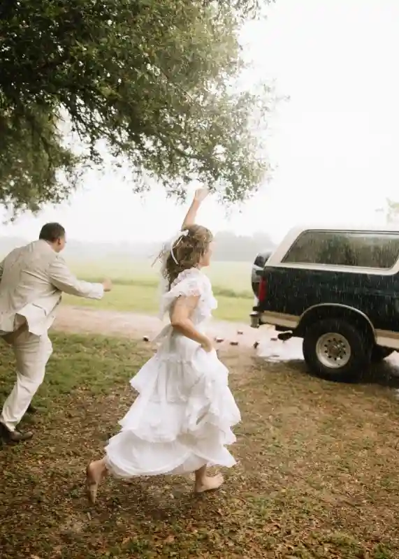 A Backyard Wedding for Emma and Philip