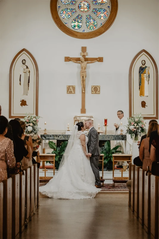 A Classic Wedding for Erica and Josh