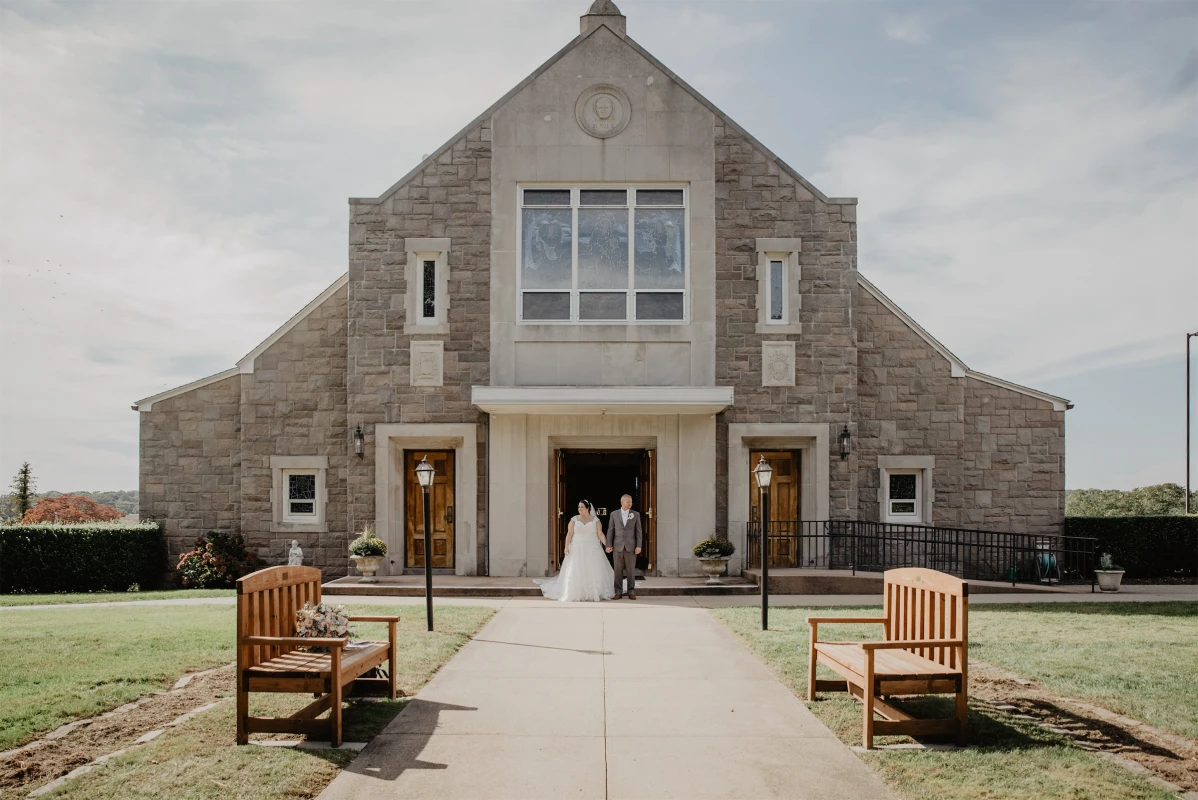 A Classic Wedding for Erica and Josh