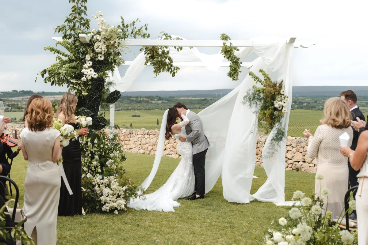 A Timeless Wedding for Eva and Taylor