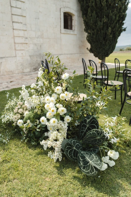 A Timeless Wedding for Eva and Taylor