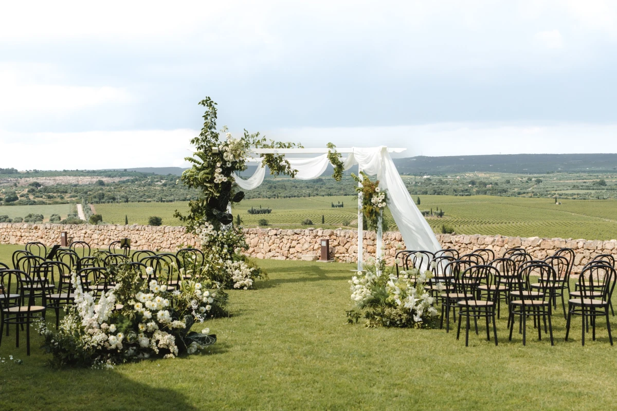 A Timeless Wedding for Eva and Taylor