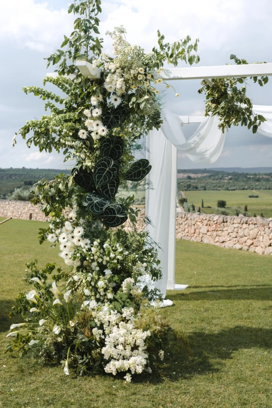 A Timeless Wedding for Eva and Taylor