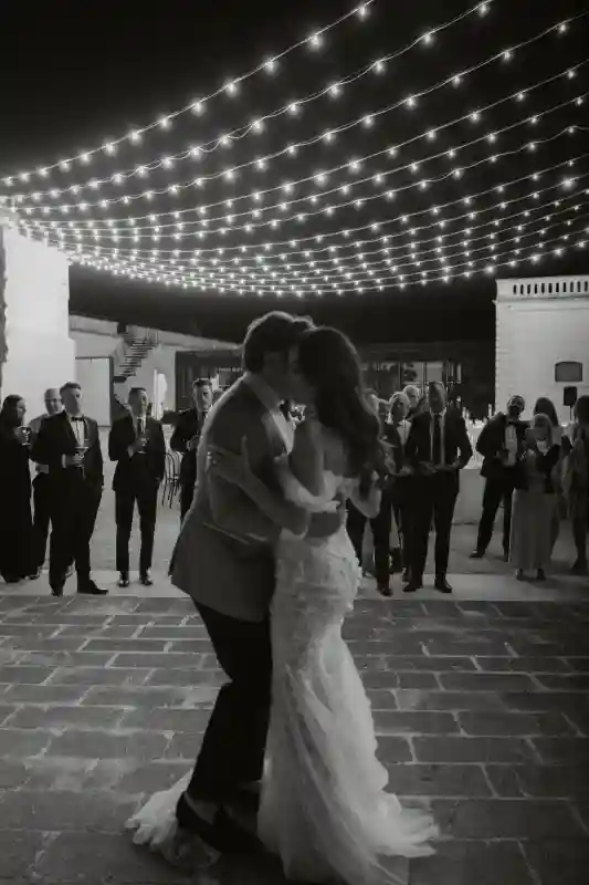 A Timeless Wedding for Eva and Taylor