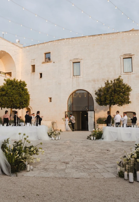 A Timeless Wedding for Eva and Taylor