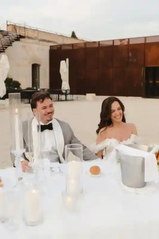 A Timeless Wedding for Eva and Taylor