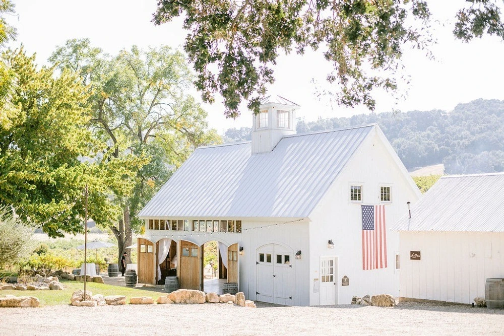 A Classic Wedding for Alice and Trevor