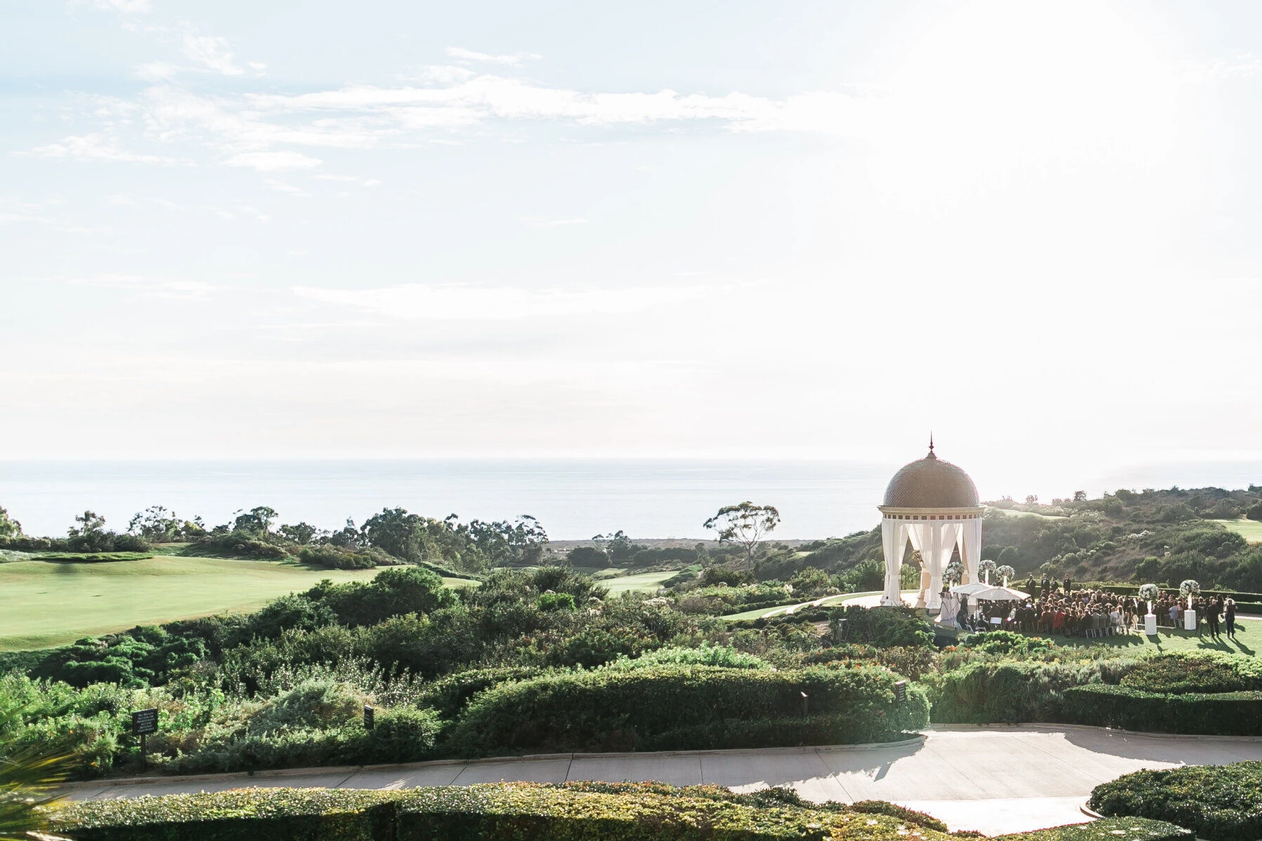 Golf Course Wedding Venues: A golf course wedding venue overlooking the water in Newport Beach, California.