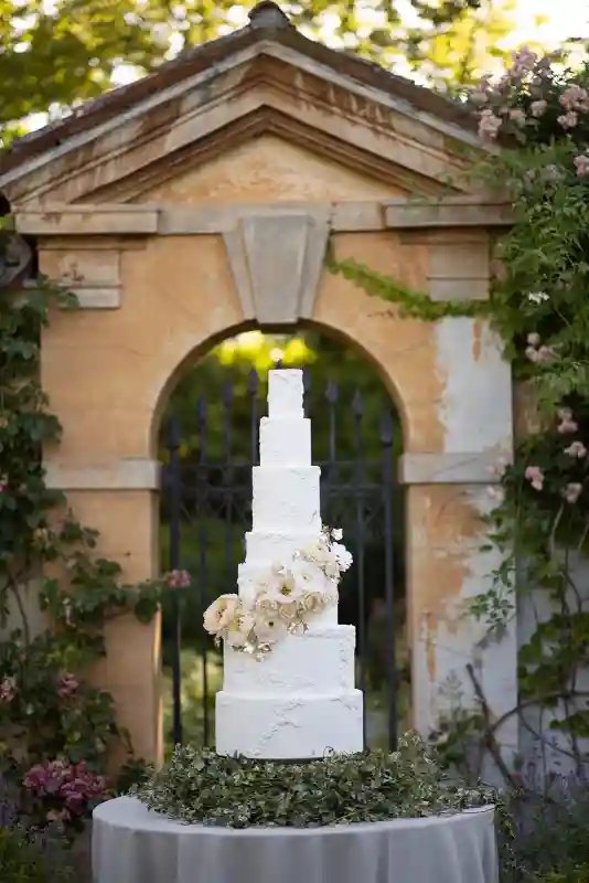 A Glam Wedding for Grace and Benedikt