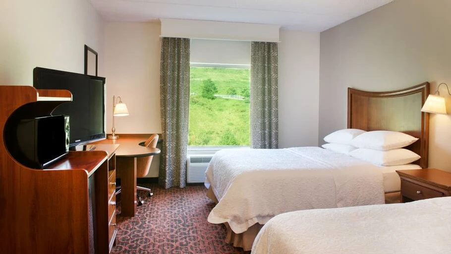 Hampton Inn & Suites Pittsburgh-Meadow Lands