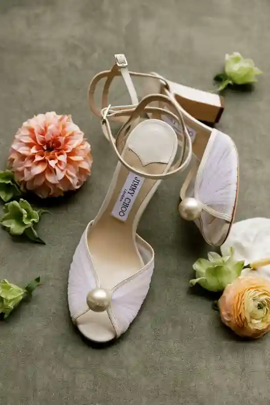 A Beachfront Wedding for Isabel and Joe