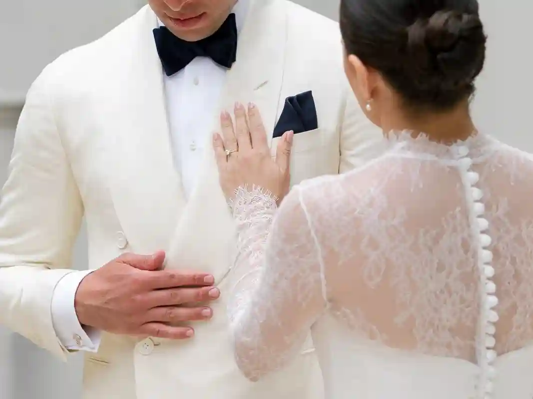 A Beachfront Wedding for Isabel and Joe