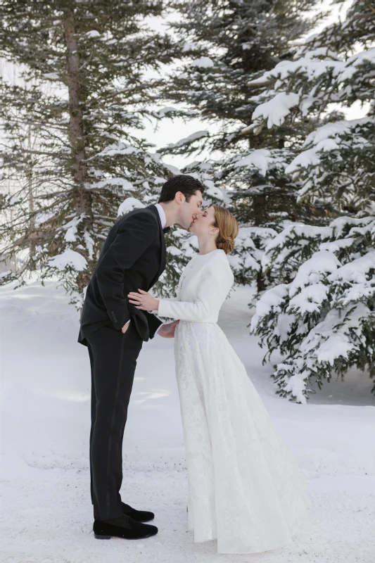 A Winter Wedding for Samantha and Spencer