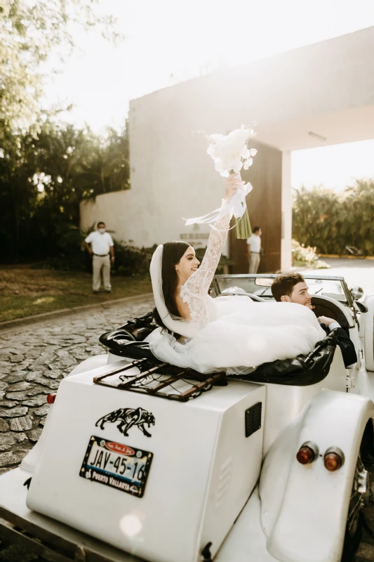 A Beach Wedding for Jazmín and Kevin