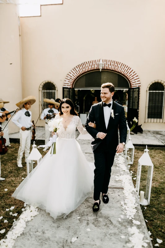 A Beach Wedding for Jazmín and Kevin