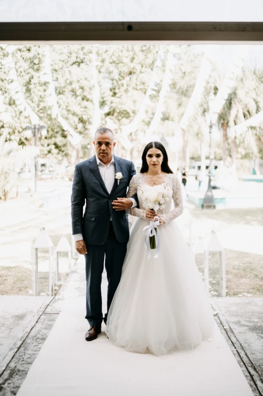 A Beach Wedding for Jazmín and Kevin