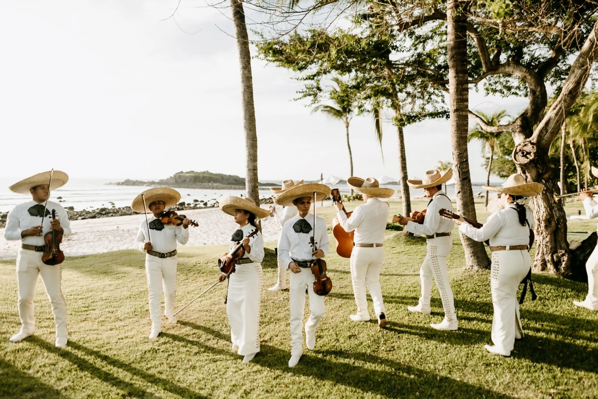 A Beach Wedding for Jazmín and Kevin