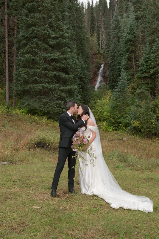 A Scenic Wedding for Jules and Harrison