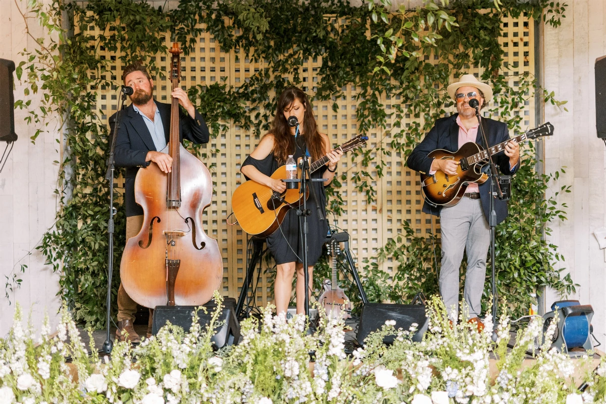 A Classic Wedding for Julia and Brett