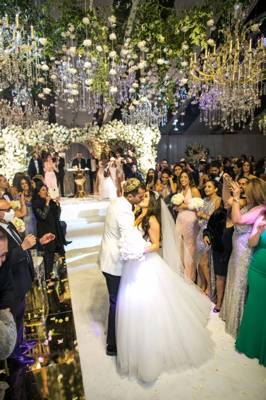 A Glam Wedding for Julia and Jonathan