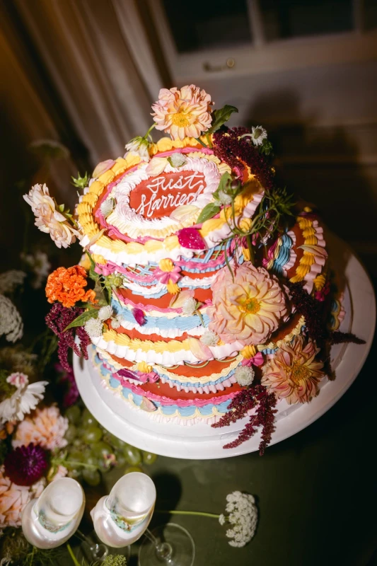  A Garden Party Wedding That Could Barely Stay Within Its Walls