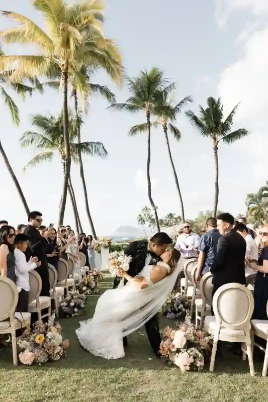 A Beach Wedding for Leslie  and Vincent 