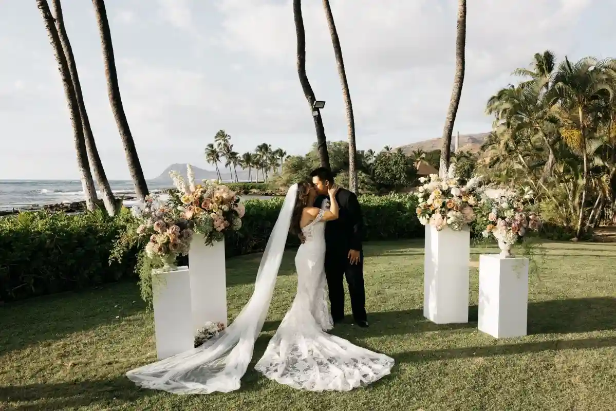A Beach Wedding for Leslie  and Vincent 