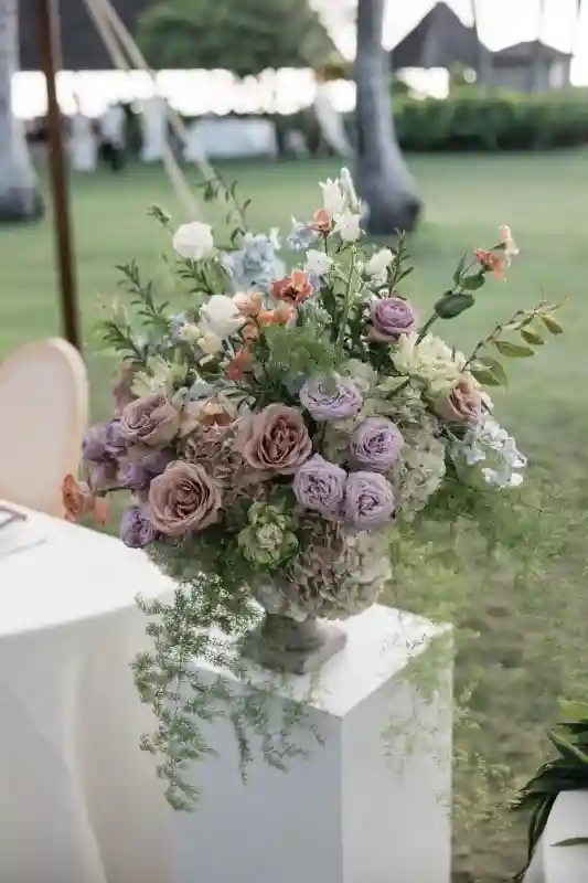 A Beach Wedding for Leslie  and Vincent 