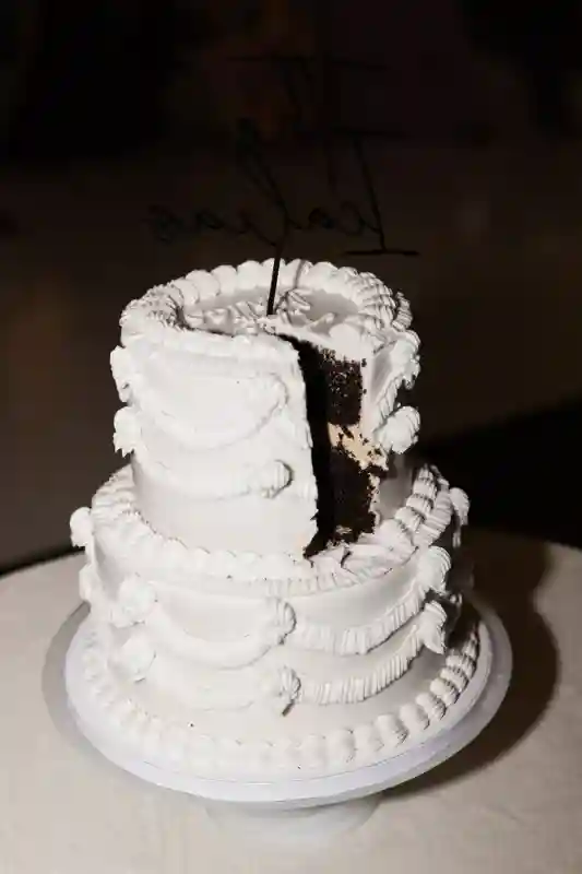 A Beach Wedding for Leslie  and Vincent 