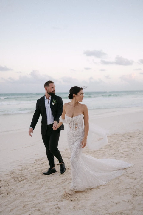 A Beach Wedding for Lilo and Britt