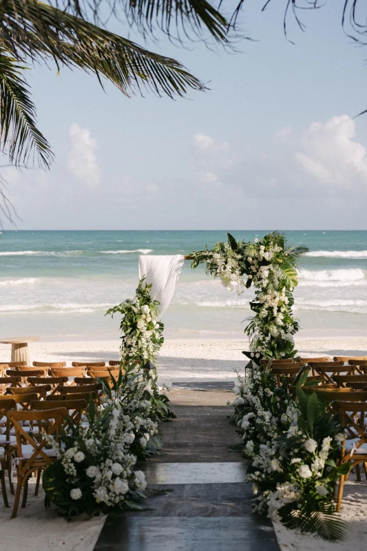 A Beach Wedding for Lilo and Britt