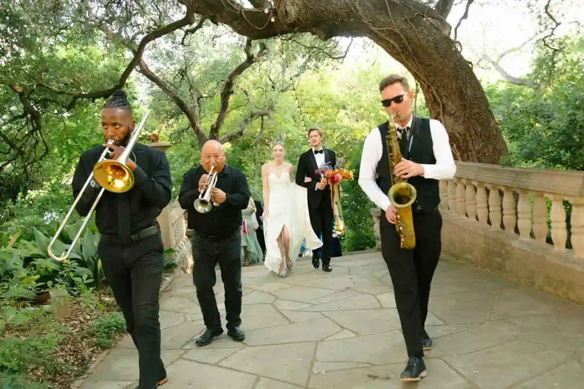 A Colorful Wedding for Lindsay and Grant