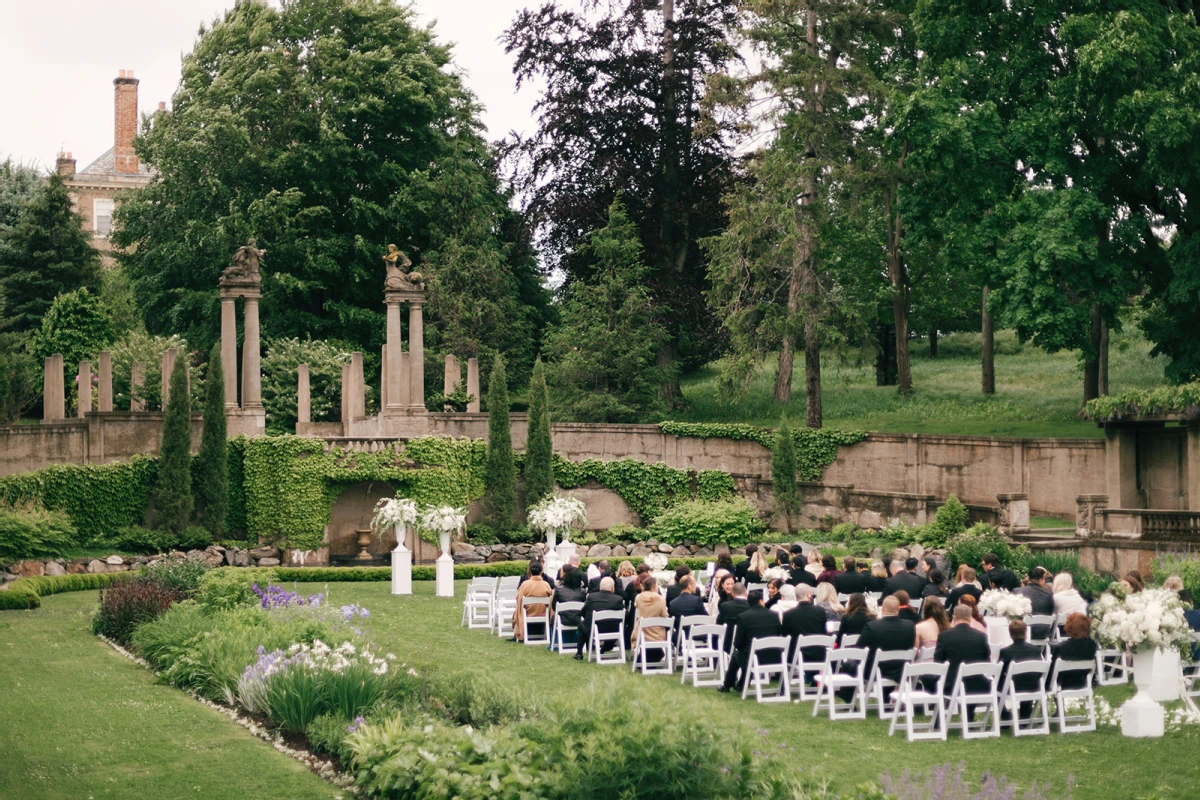 A Classic Wedding for Lisa and Mark