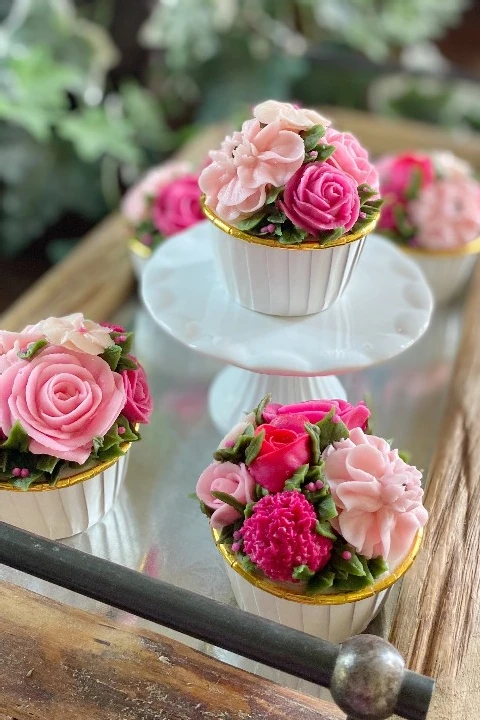 Lisa’s Bouqcakes